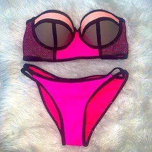 Women’s strapless bikini